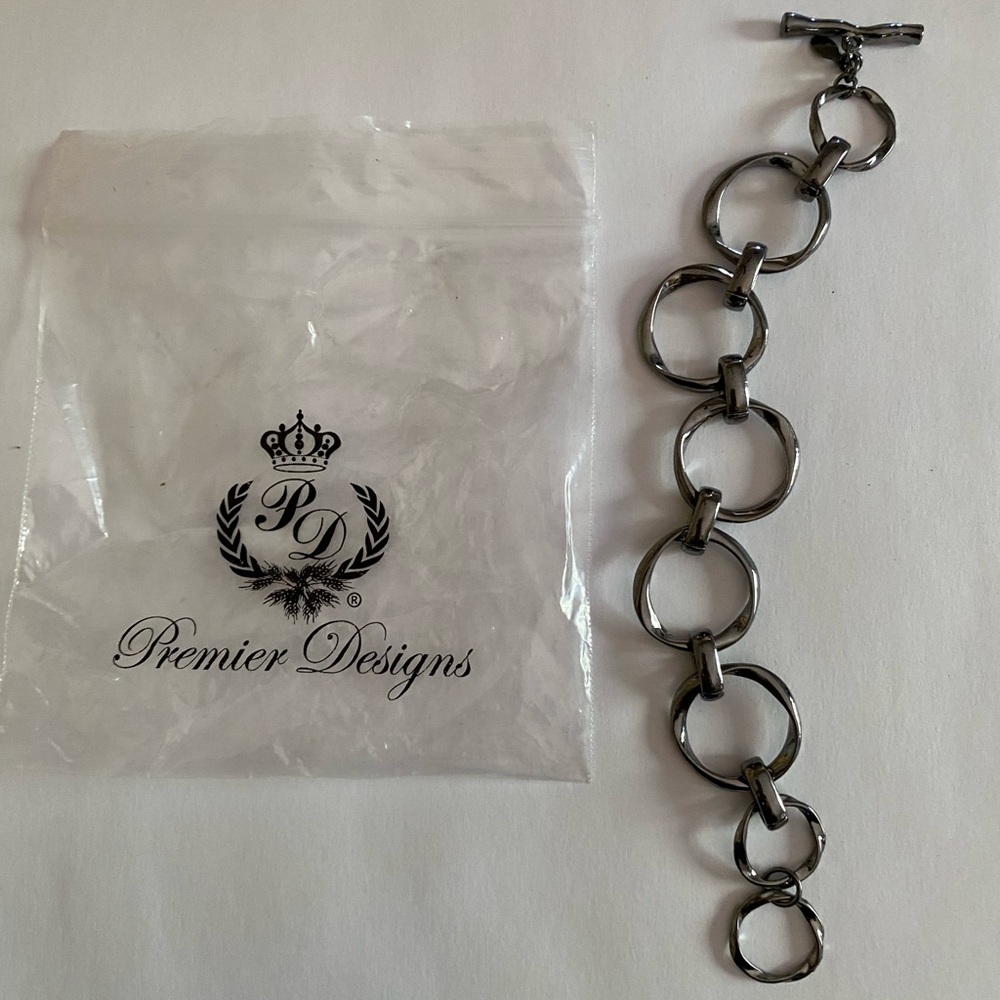 Premier Designs Hemmie bracelet